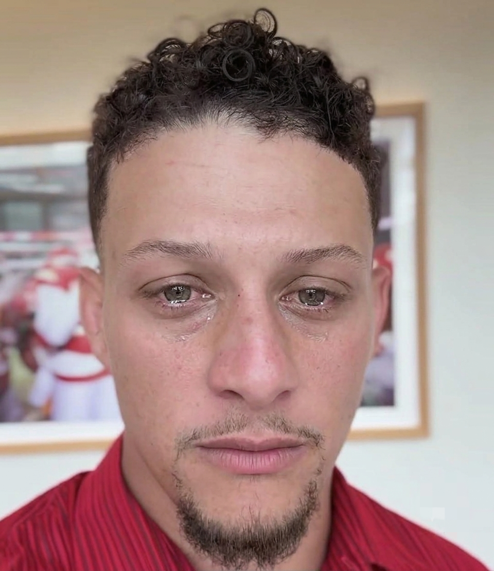 Patrick Mahomes in tears announce tragic news: "My wife and three kids are..." See more
