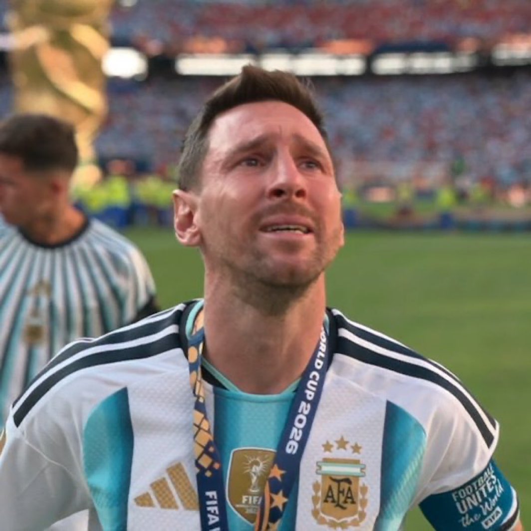 Travis Kelce Comforts a Crying Taylor Swift at the FIFA World Cup 2026 After Spain’s Win Over Argentina, but His Expression Reveals He’s Glad Spain Won and He May Have Some Serious Explaining to Do When She Sees the Photos at Home