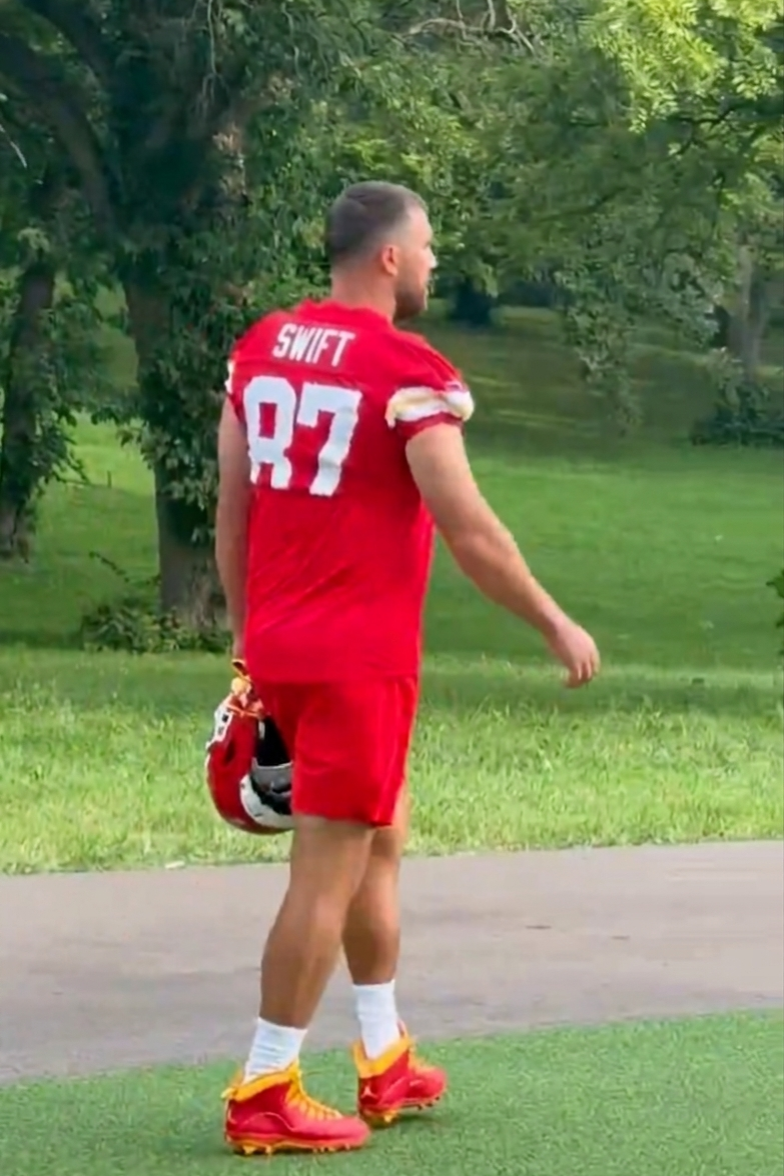 Travis Kelce Visibly Furious as He Arrives at Chiefs Training Camp in St. Joseph for Year 14 After Having His Honeymoon Cut Short, Only for Eagle-Eyed Fans to Notice His Jersey Name Shockingly Changed to "Swift"