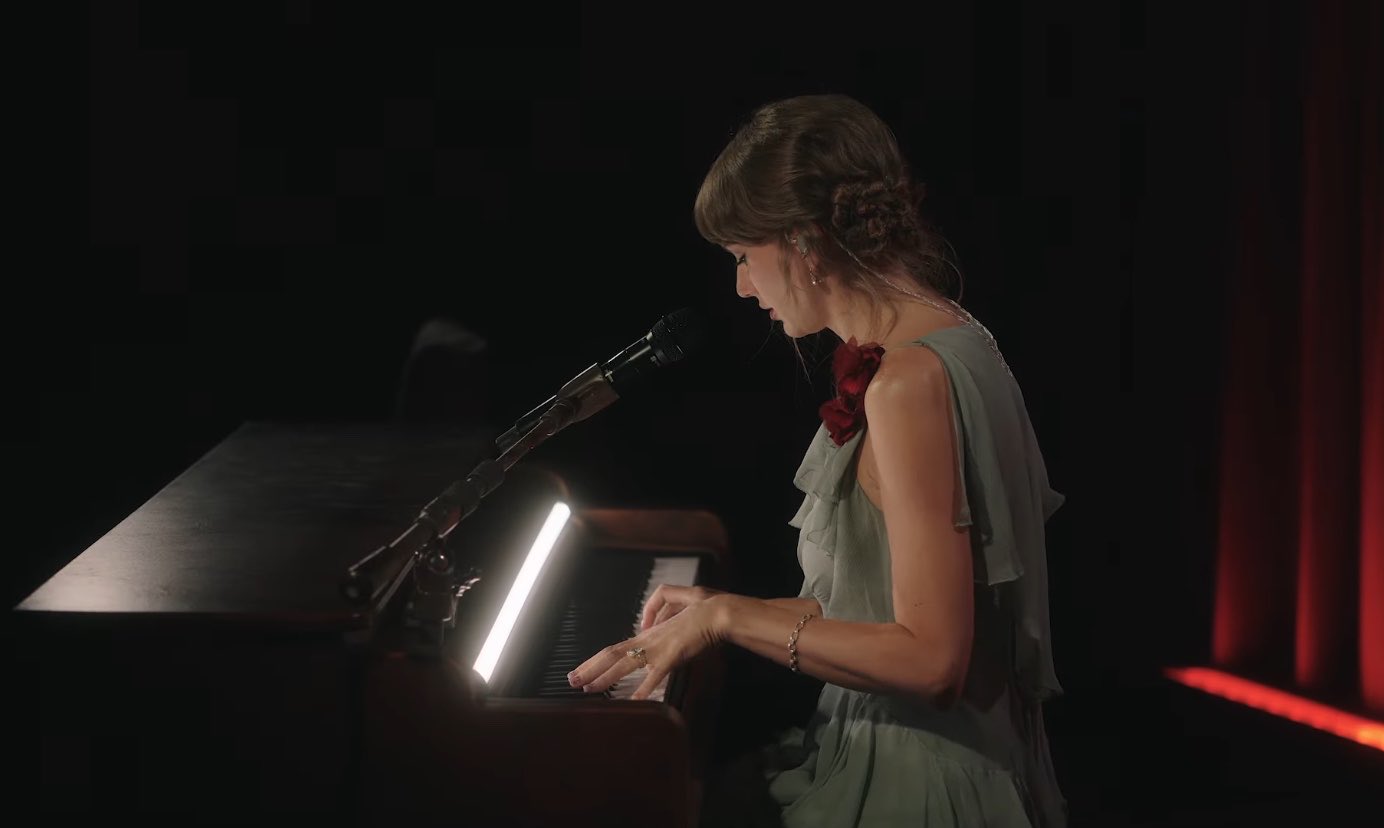 Watch the Full 15 Sweet Minutes of Taylor Swift performing an Angelic mashup of “I Knew It, I Knew You,” “august” & “All Too Well” at the Grammy Museum
