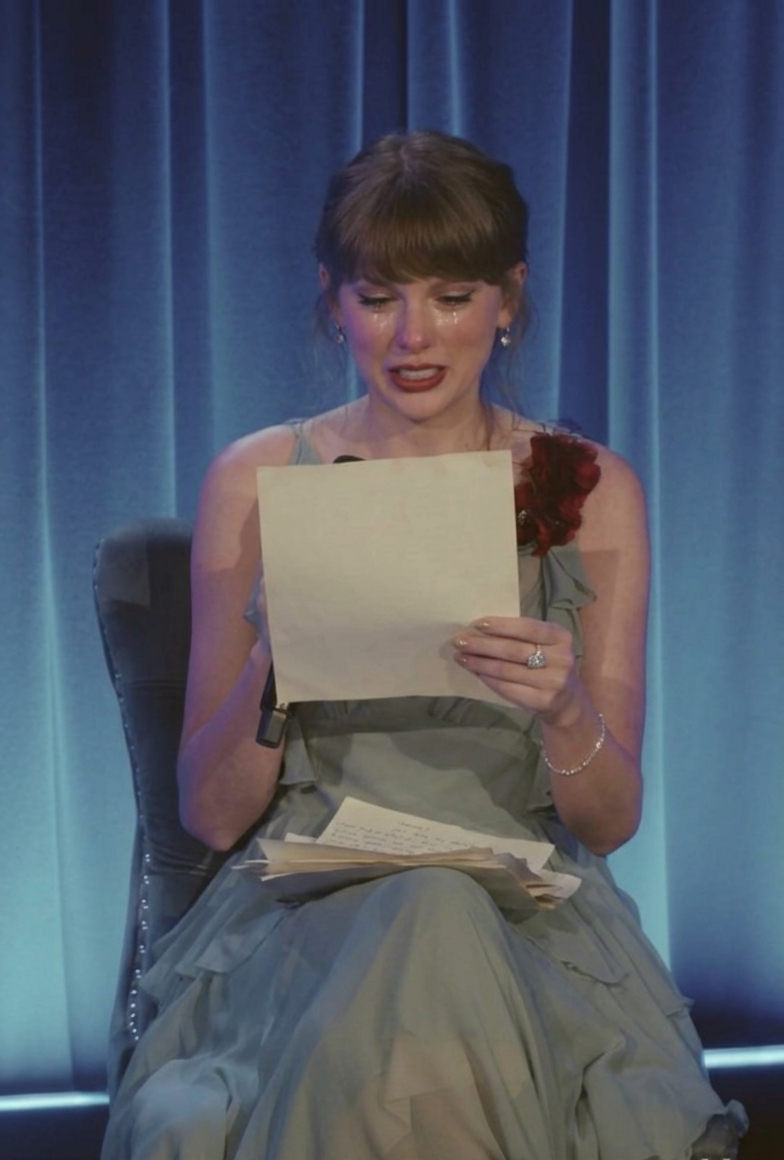 Taylor Swift Breaks Down in Tears During Heartbreaking Live Tribute to Dolly Parton, Reveals Secret Final Handwritten Letters and Unseen Memories Before Performing an Emotional Farewell Mashup... Read Her Heartfelt Message and Watch the Full Emotional Video