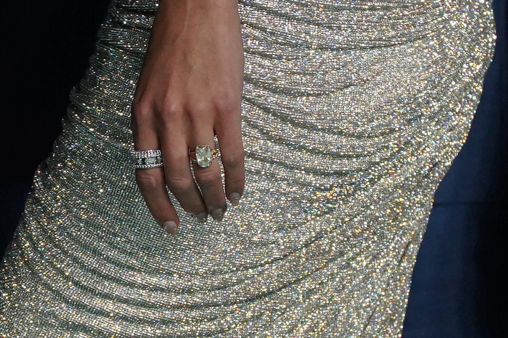 Taylor Swift’s Husband Travis Kelce Steals the Spotlight on the VMAs Red Carpet, Recreates Taylor’s Internet Breaking Meme and Proudly Points to His Wedding Ring as He Shouts “That’s My Wife!” After Making a Stunning Arrival to Support Her as She Receives the Inaugural MTV VMA Artist Directors Honors