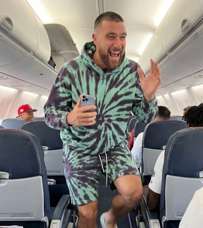 Patrick Mahomes Drops Hilarious Never-Before-Seen Video of Travis Kelce Reacting to Taylor Swift Being Called “Mrs. Kelce” at the 2026 MTV VMAs, Jumping Up, Laughing and Shouting “That’s My Wife!” on the Plane Back to Kansas City Following the Chiefs’ Thrilling 24–10 Win Over the Dolphins