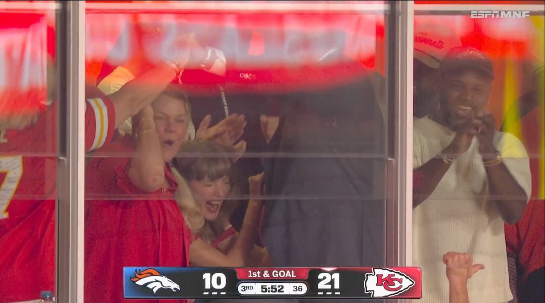 See the Adorable and Hilarious Moment Taylor Swift Almost Tore Her Brother-in-Law Jason Kelce’s Arm Off After Her Husband Travis Kelce Scored a Touchdown During the Chiefs vs. Broncos Home NFL Season Opener… See the Priceless Moment