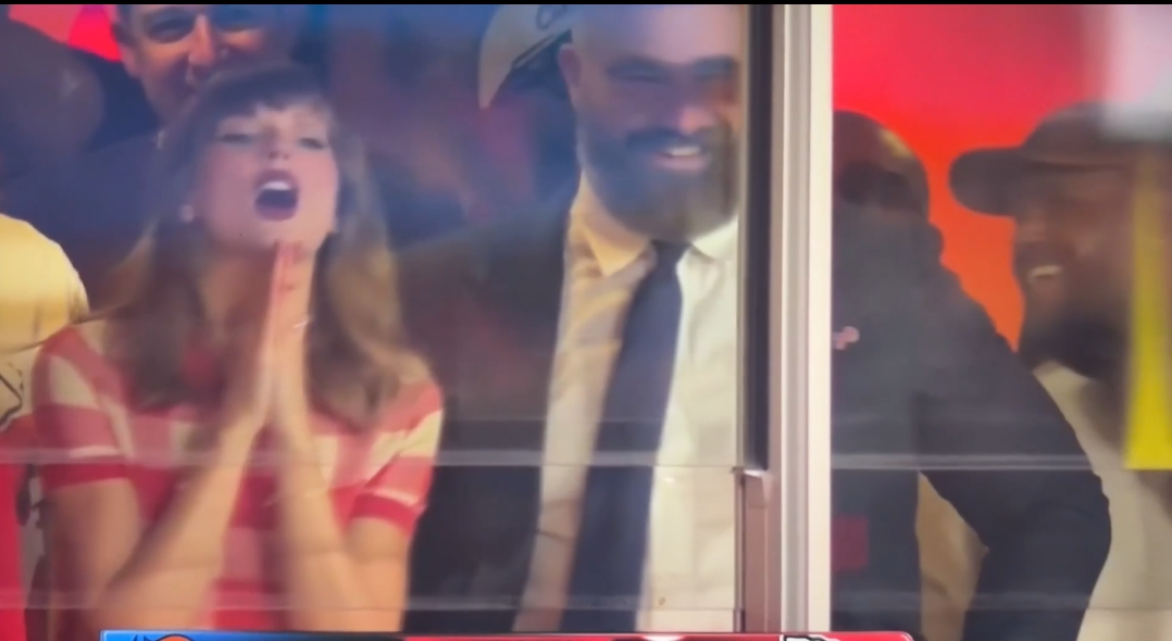 See the Adorable and Hilarious Moment Taylor Swift Almost Tore Her Brother-in-Law Jason Kelce’s Arm Off After Her Husband Travis Kelce Scored a Touchdown During the Chiefs vs. Broncos Home NFL Season Opener… See the Priceless Moment