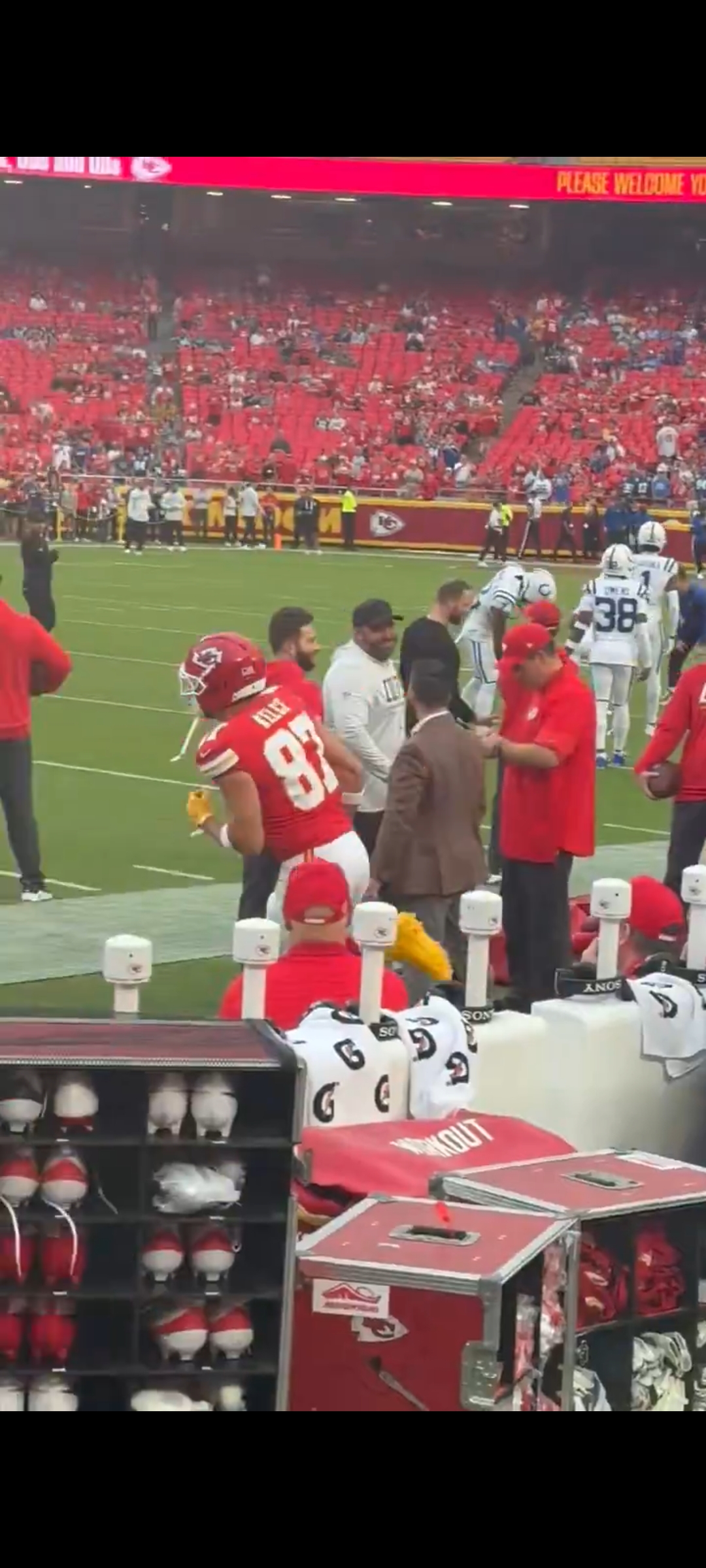 Travis Kelce Breaks NFL Protocol After Leading the Chiefs Onto the Field, Then Runs Toward Taylor Swift After Spotting Her, as She Runs to Meet Him and Gives Him the Sweetest Good-Luck Kiss Before the Game - Fans Are Going Crazy and Can’t Stop Replaying the Heartwarming Moment... See the Never-Before-Seen Clip and Photos