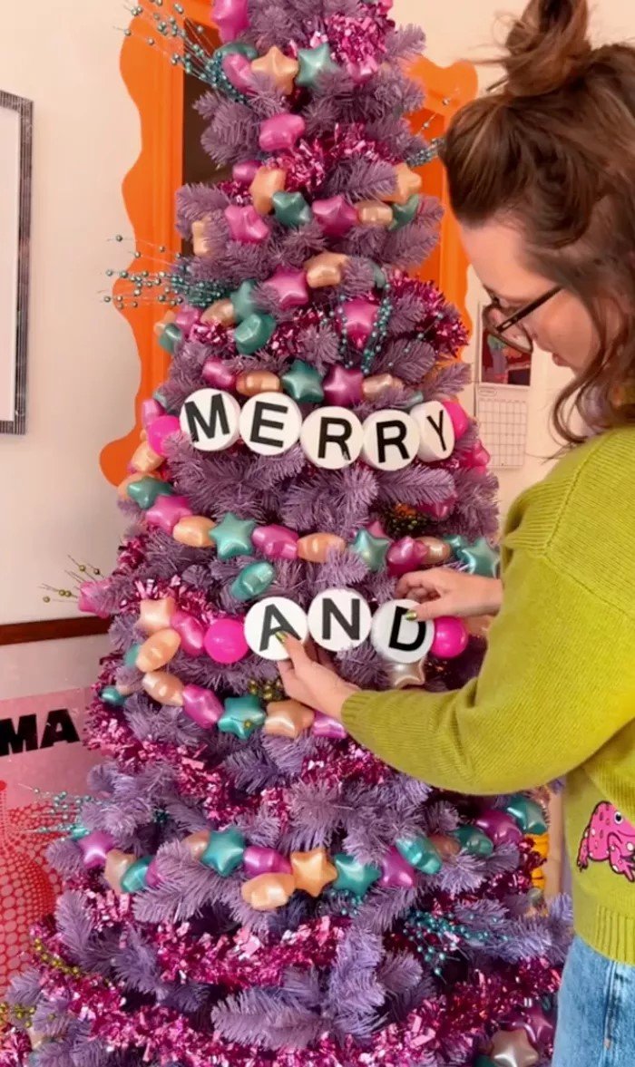 Taylor Swift Super Fan Turns Christmas Tree Into a Giant Friendship Bracelet: WATCH 