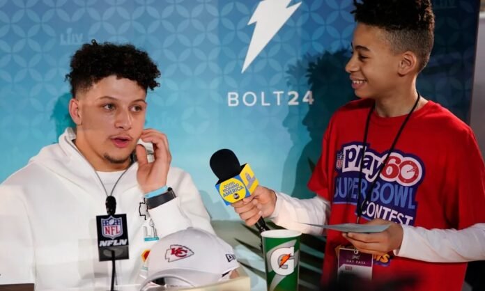 Chiefs QB Patrick Mahomes shares a special message with a young reporter 