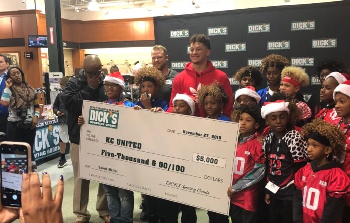 Patrick mahomes Donates 5000 dollars for Homeless kids in preparation for Christmas