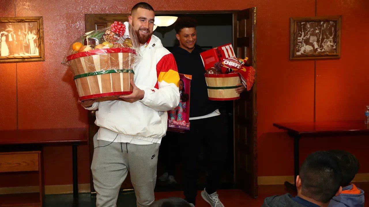 Patrick Mahomes Spreads Love With His $1299 Worth Christmas Gift For Chiefs Teammates