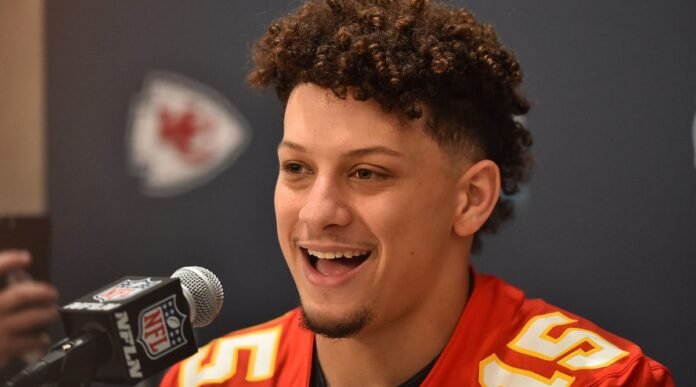 Patrick Mahomes loses support and generates concern from Julian Edelman