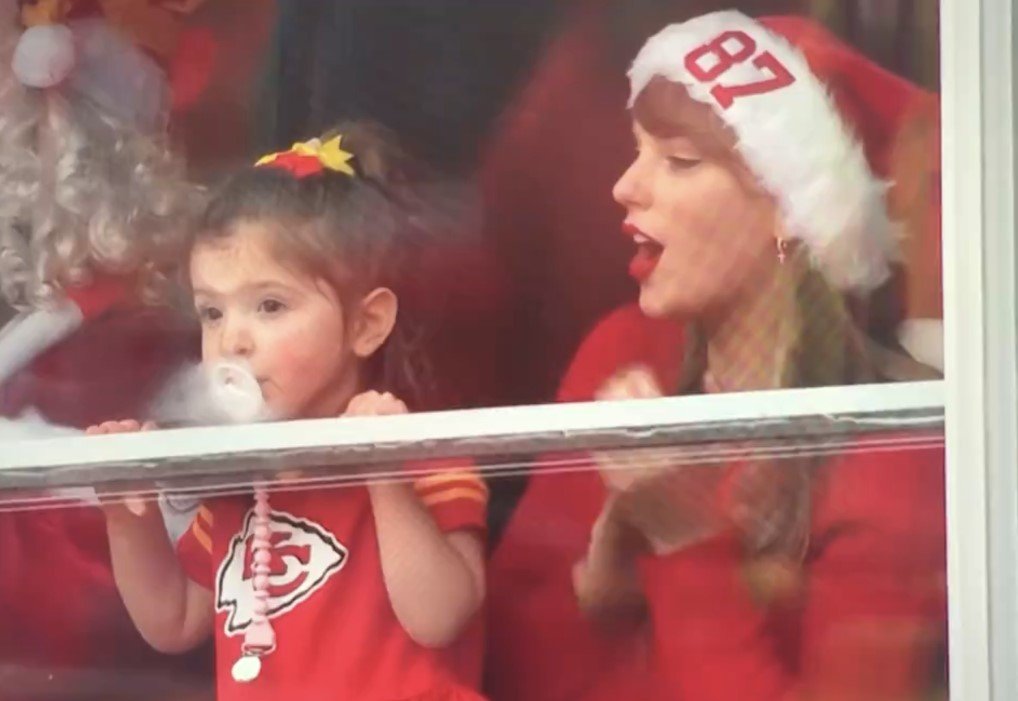 Taylor Swift celebrates Christmas with mom at Travis Kelce’s Chiefs vs Raiders game in Kansas City