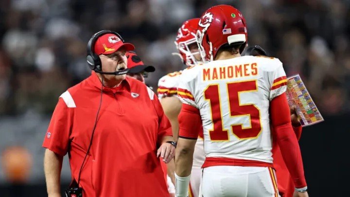 Coach Reid confirms that Mahomes won't play for the Chiefs regular-season finale; unclear if Kelce will play