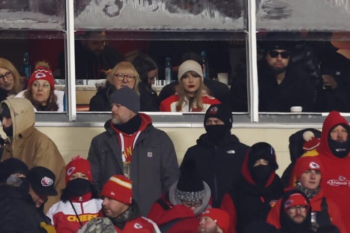 Taylor Swift Cheers Travis Kelce on at -4 Degree Kansas City Chiefs-Miami Dolphins Playoff Game