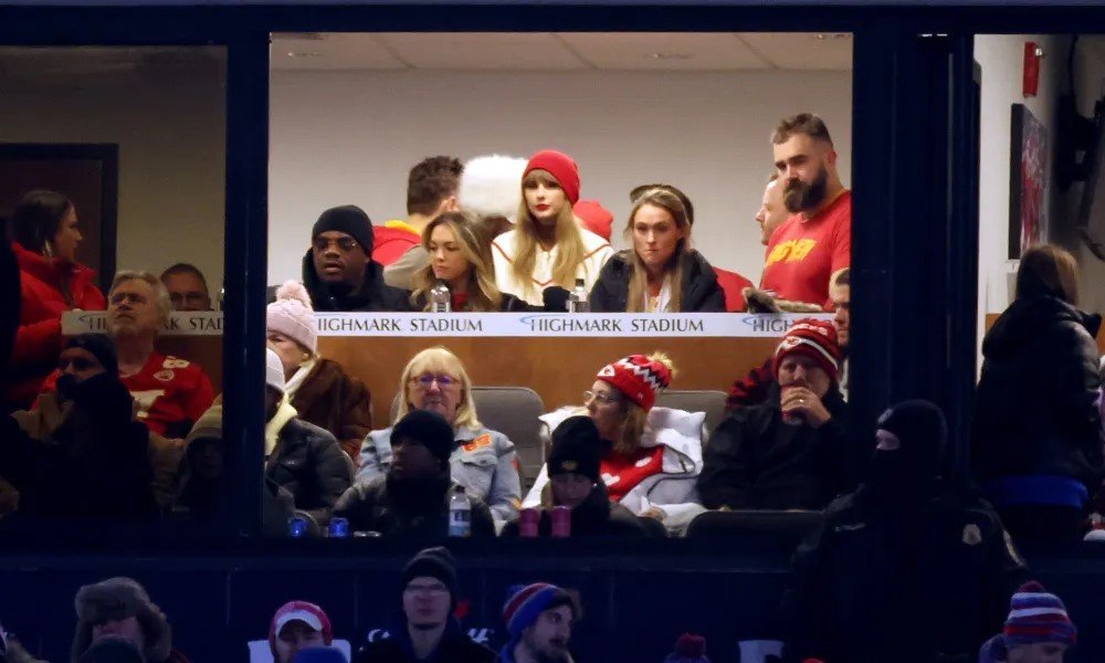 Kylie kelce, Jason Kelce arrive for the AFC championship game between the Chiefs and Ravens