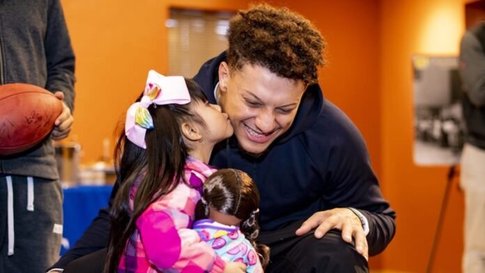 Chiefs' QB Patrick Mahomes and TE Travis Kelce Surprise a Local Family with Food, Gifts and a Day to Remember