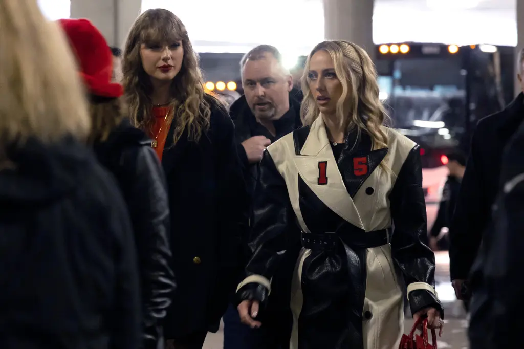 Taylor Swift arrives at Chiefs-Ravens AFC Championship game to support Travis Kelce