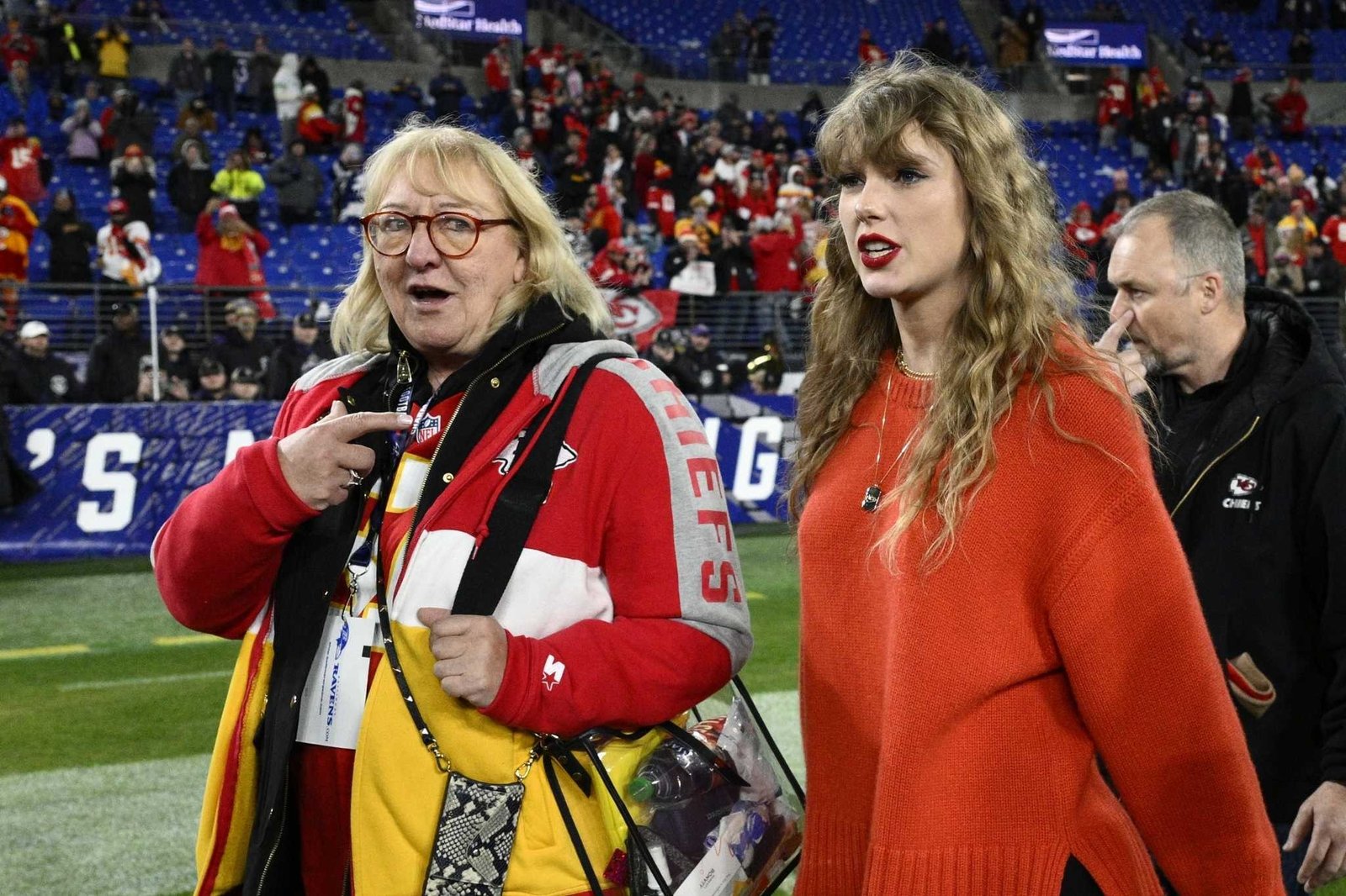 Taylor Swift act as Bodyguard for Donna Kelce after chiefs win on Sunday "Don't touch her please"