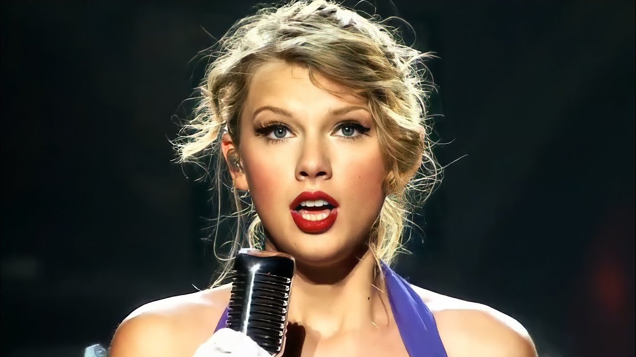 "I cant even live a private life anymore without the press spying on me" Taylor swift cries out