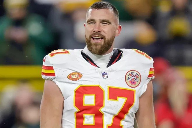 Travis Kelce helps repair home Kansas City resident has lived in for 56 years