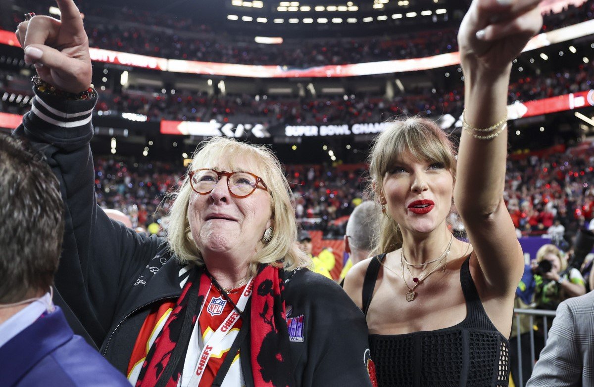 Travis Kelce’s Family Has Reportedly ‘Fully Embraced’ Taylor Swift as Relationship Flourishes