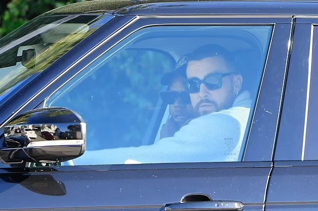 Taylor Swift and boyfriend Travis Kelce spotted in a car going out for shopping "Its nice hanging out with you" 