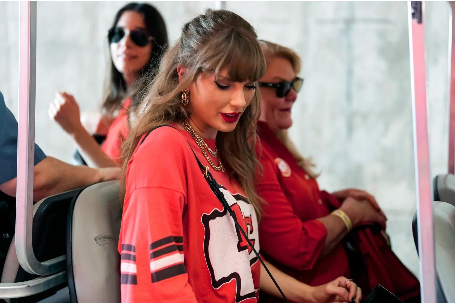 Taylor Swift Admits She Avoided Brittany Mahomes at the Game Because Her Mom Dislikes Her and she Came Along with her Mom