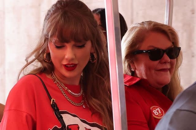 Taylor Swift’s Mom Andrea Hugs Travis Kelce’s Mom Donna as They Watch Chiefs Game From Private Suite