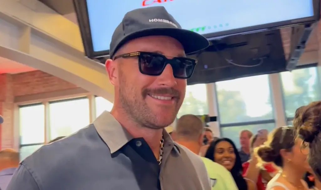 No Swift, no problem: Travis Kelce enjoys comedy birthday bash with Mahomes and brother Jason