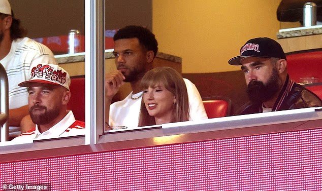 Fans Claim Travis Kelce Isn’t Happy Dating Taylor Swift — Say She’s Forcing Herself on Him Because She’s Getting Old.
