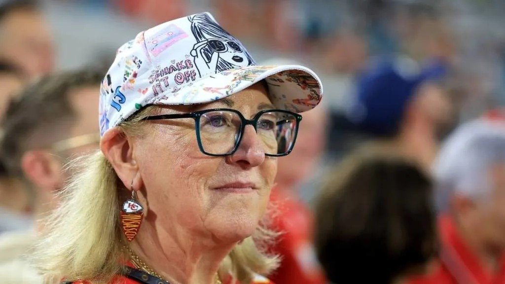 "I’m tired of all this attention" — Donna Kelce reveals Taylor Swift forced her to wear a cap with Taylor’s face on it, says she just wants peace