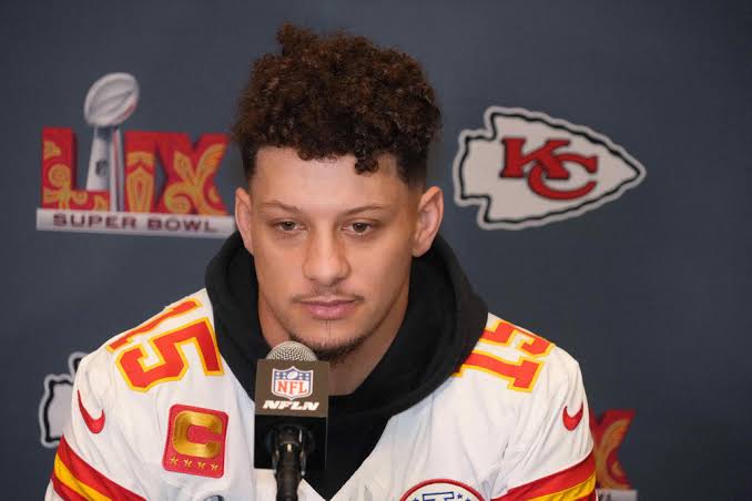 Patrick Mahomes in tears announce tragic news: "My wife and three kids are..." See more