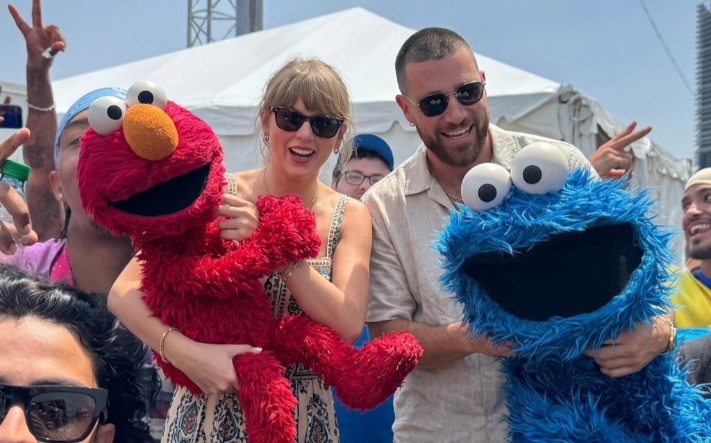 Taylor Swift and Travis Kelce Spotted at the World Cup Final Playing with Elmo in Viral Clip as Elmo Excitedly Says He Made New Friends