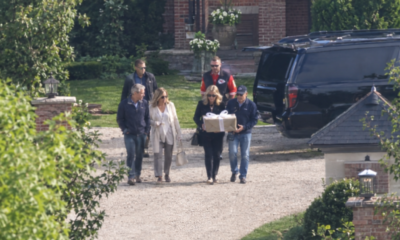 Taylor Swift’s Parents Andrea and Scott Join Travis Kelce’s Parents Donna and Ed at Taylor and Travis’ $5.35 Million Mansion, Arriving With a Sweet New Family Housewarming Gift That Has Fans Stunned... See Clearer Photos and the Never-Before-Seen Clip of Their Beautiful Arrival and the Gift